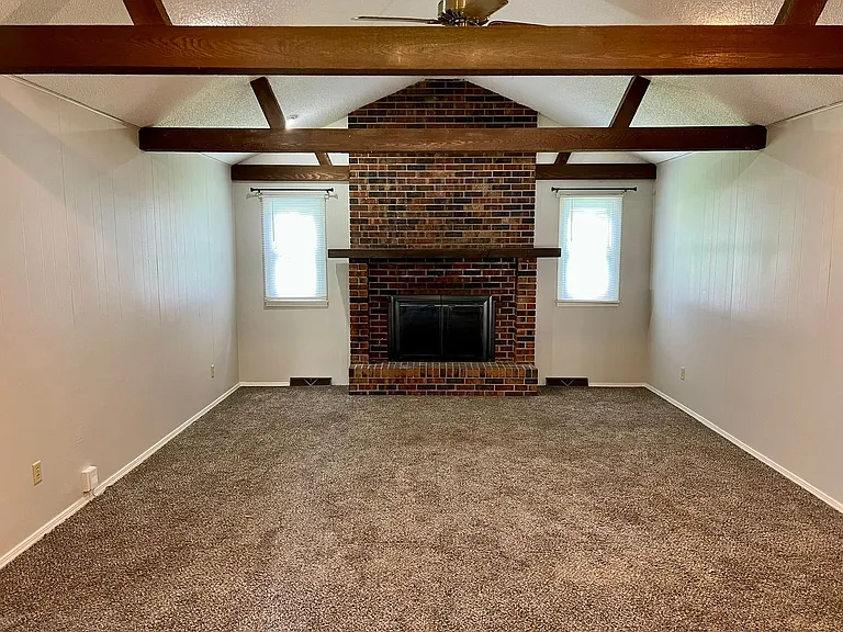 903 E Cambridge St — Photo 3