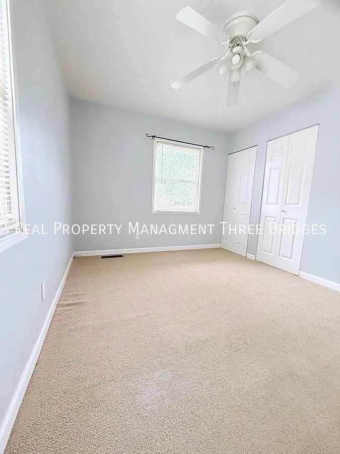 Amazing 3 Bedroom Florissant Home — Photo 3
