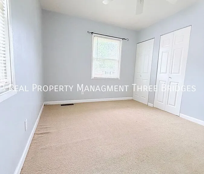 1725 Fernbrook Ln — Photo 3