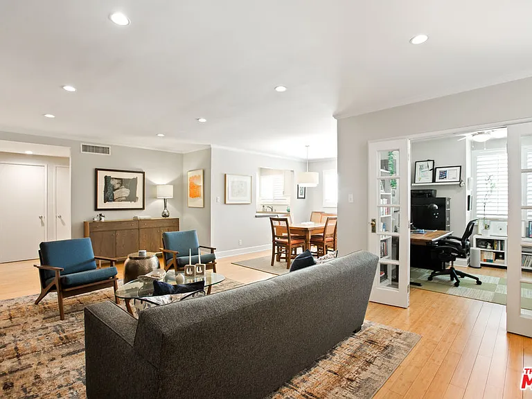 1525 N Hayworth Ave #206 — Photo 2