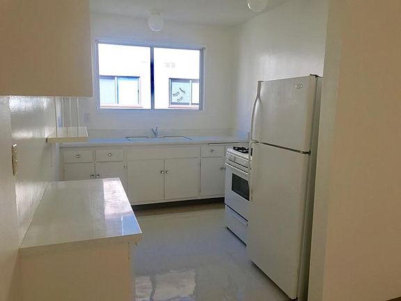 3rd image of 509 Avenue G APT 2