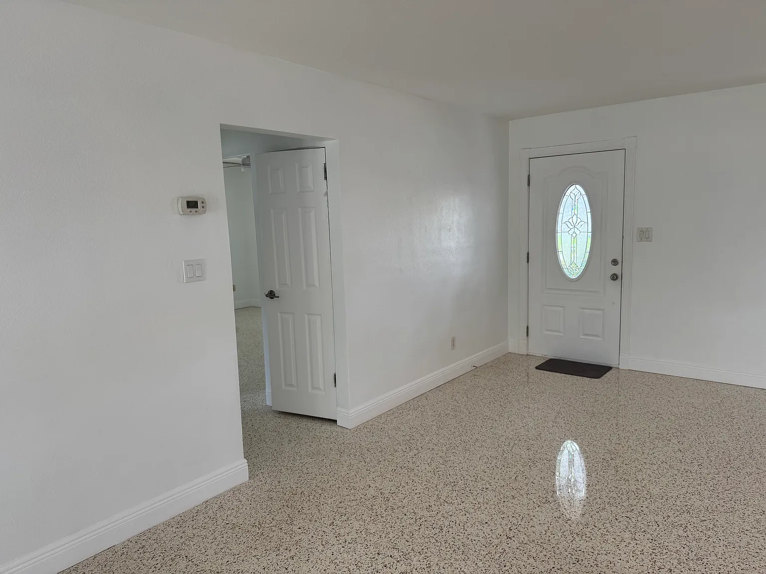 3 bed, 1335 sqft, $2,500 — Photo 2