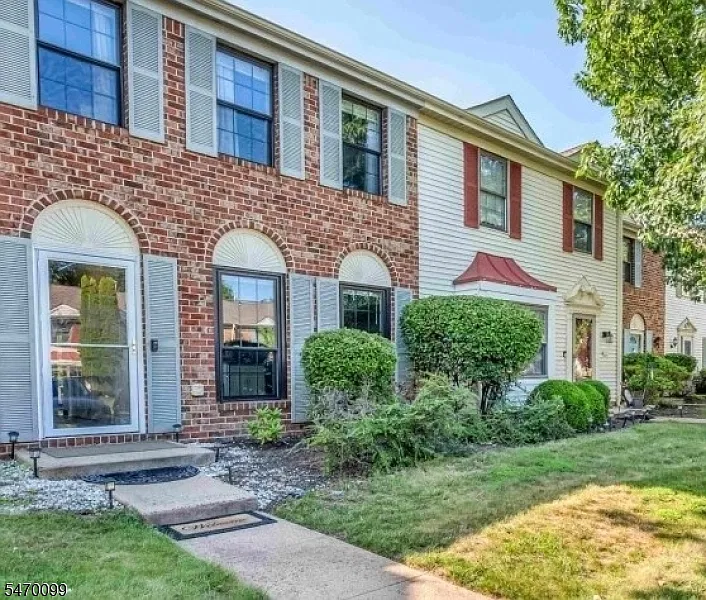 83 Pear Tree Ln