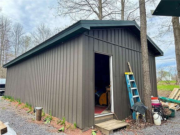 3rd image of 292 Towne Rd