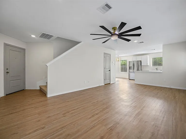 17722 Grove Hill Dr — Photo 4