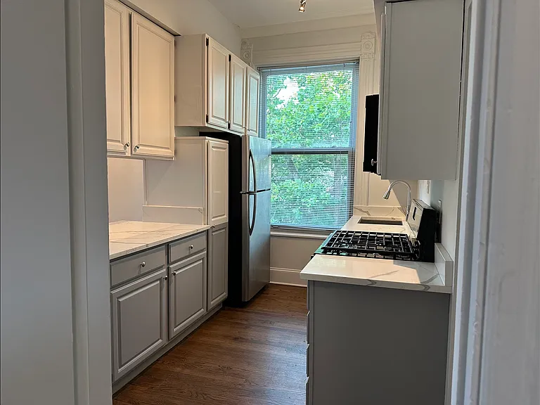 208 W Willow St #3 — Photo 10