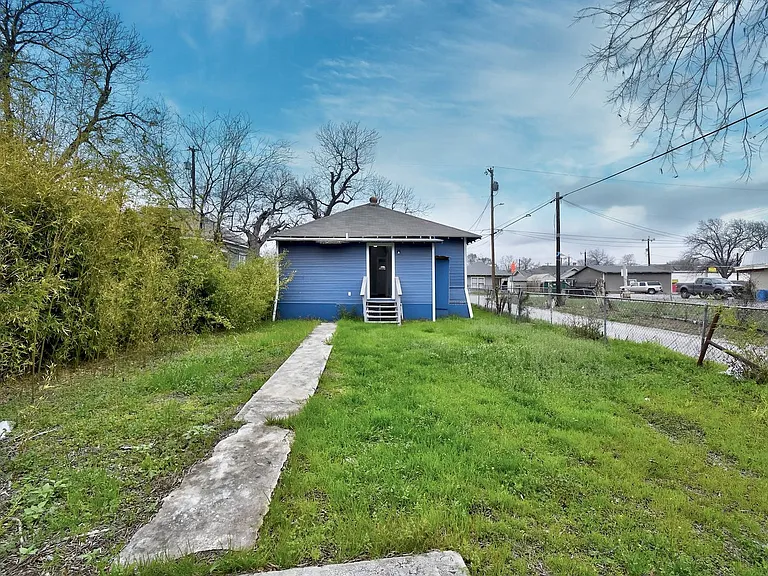 104 Webb — Photo 18