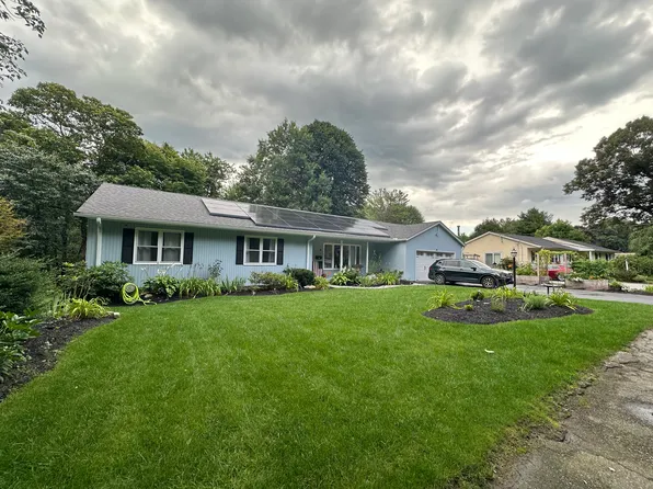 65 Lynnwood Ln, Worcester, MA 01609