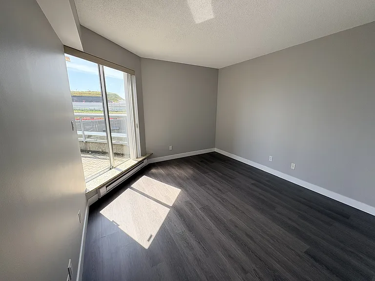 5733 Cambie St — Photo 57