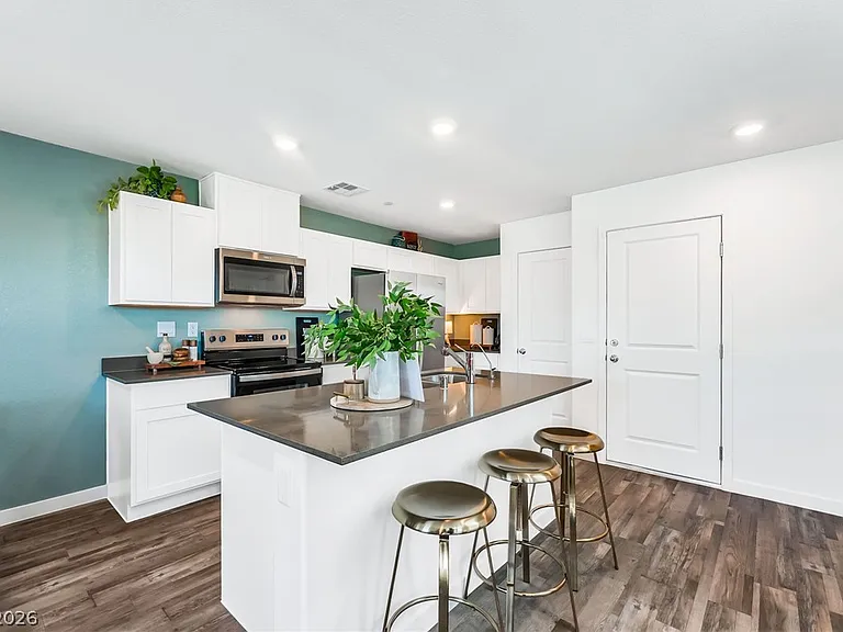 914 Rosy Starling St — Photo 17