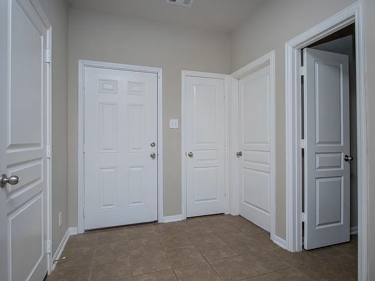 2209 Onyx Ct — Photo 9