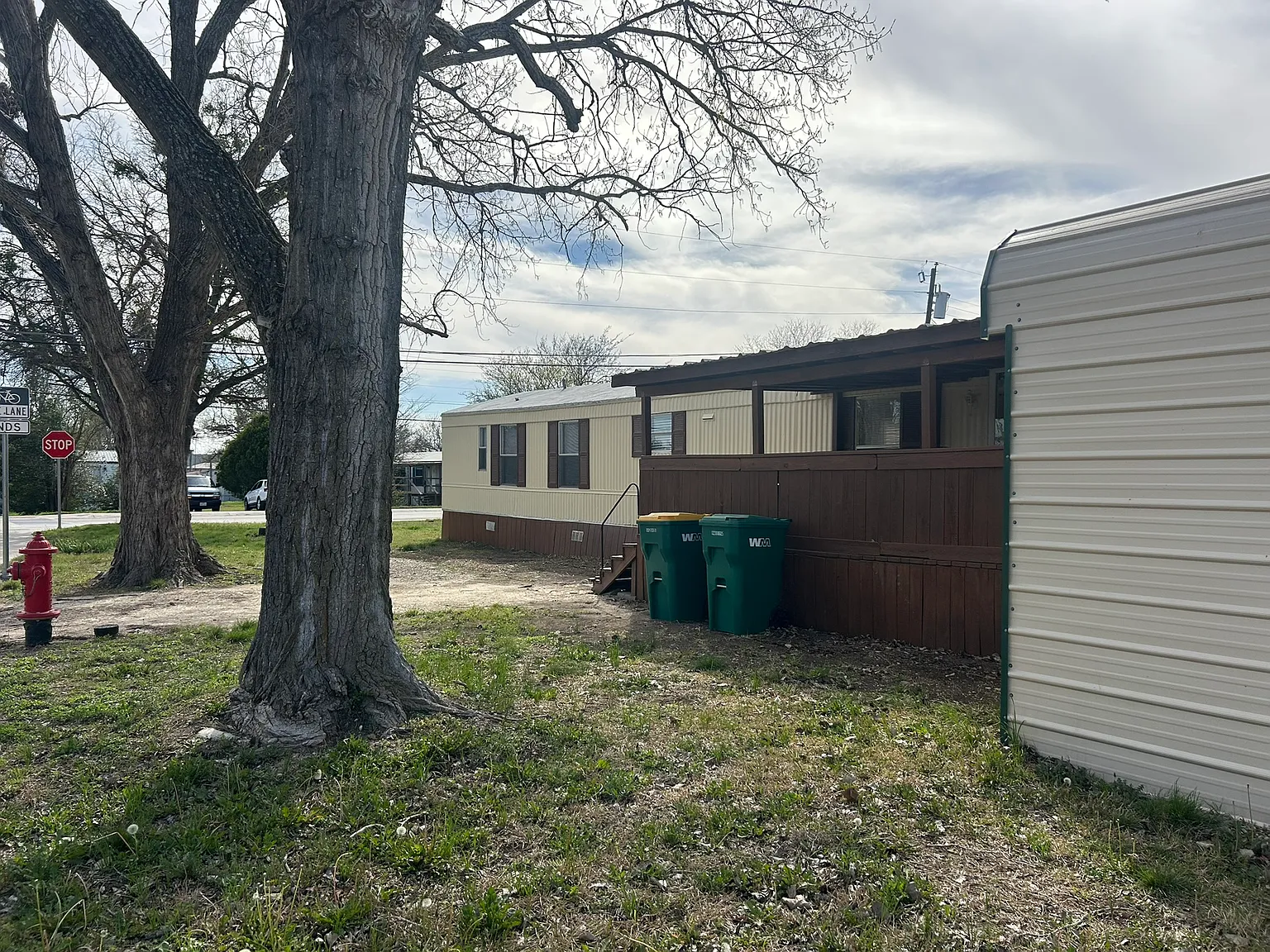 3 bed, 1216 sqft, $995 — Photo 2