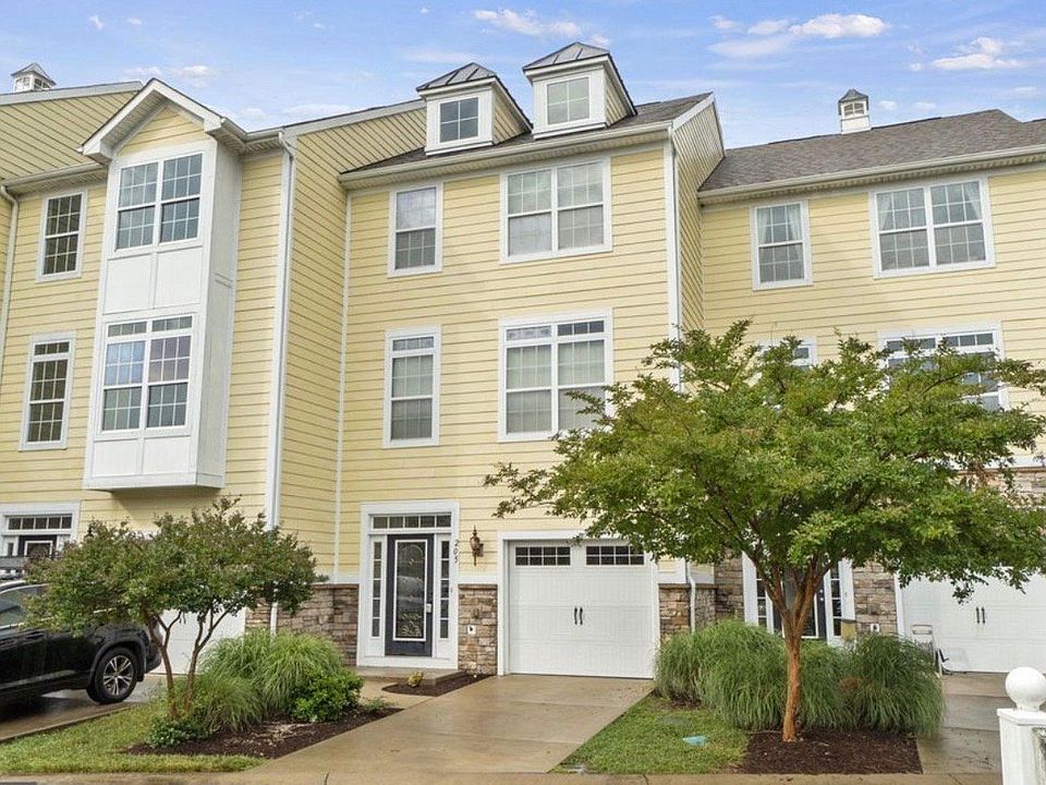1st image of 205 Monroe Point Dr