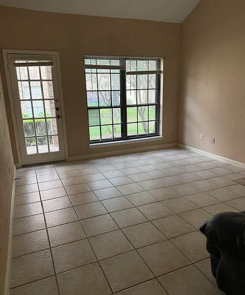 2000 Huntington Dr #150 — Photo 2