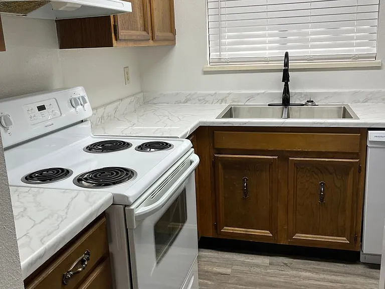 North Star Apartments - Beautiful Remodeled Apartments — Photo 18