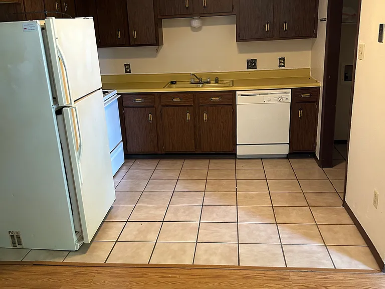 2822 Grinnell Ave — Photo 3