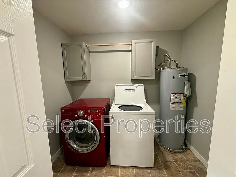 3 bed, 2.0 bath, 1330 sqft, $1,600 — Photo 4