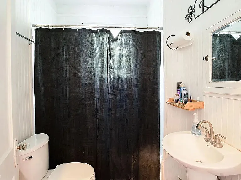 431 Lindsey St — Photo 5