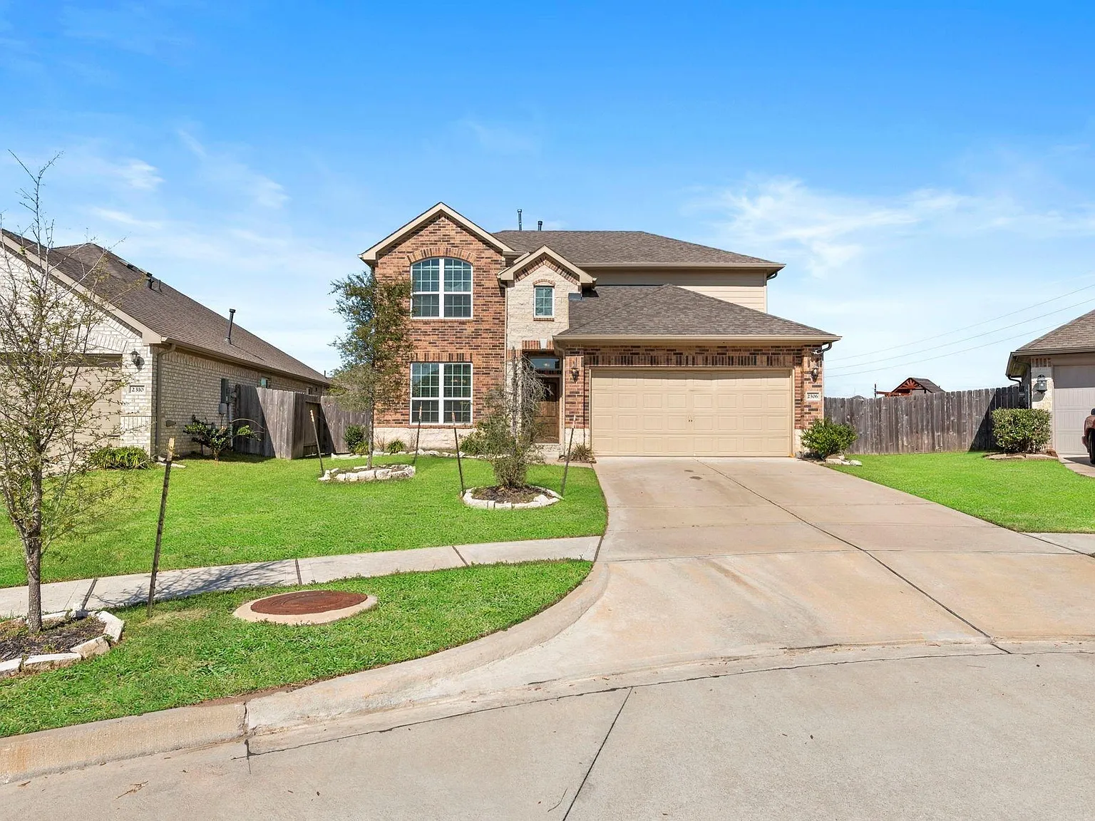 4 bed, 2.5 bath, 2490 sqft, $2,399 — Photo 2