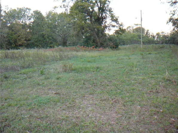 502 N Calhoun Shores Pkwy, Calhoun Falls, SC 29628