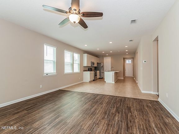 3rd image of 1087 PERSIMMON Drive