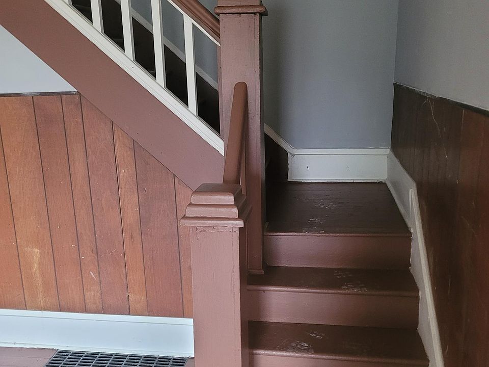 2nd image of 211 Jefferson St