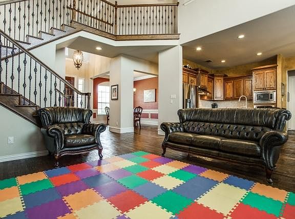 5th image of 1020 Hot Springs Dr
