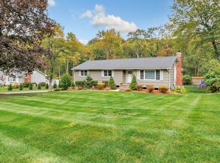 118 Greenbrier Rd, Trumbull, CT 06611