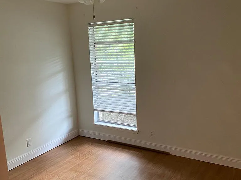 1013 Nile St — Photo 11