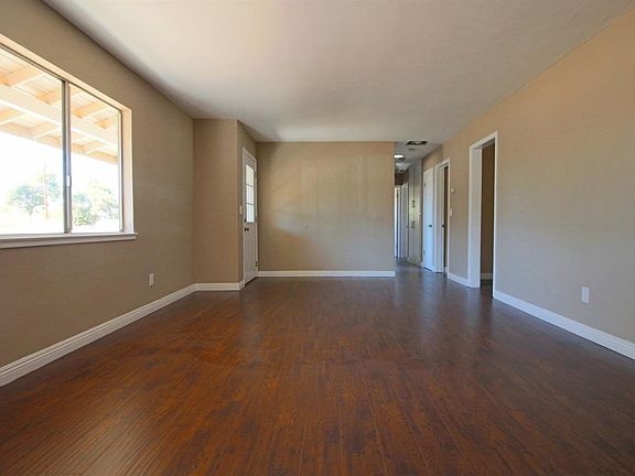 4th image of 10371 Cottonwood Ave