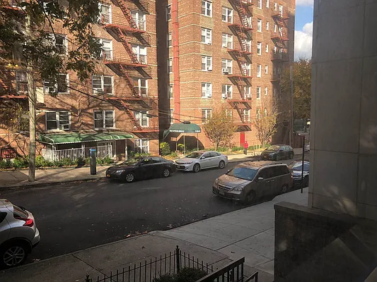 Rented by 18 REALTY | media 9