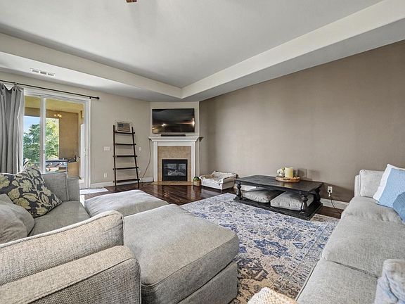 5th image of 444 Saddleridge Rd