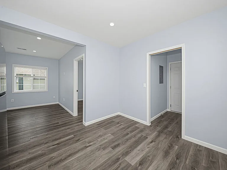 505 W 12th St — Photo 11