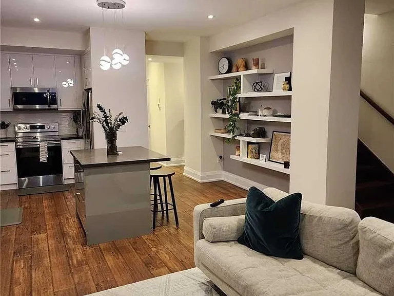 15 Ennerdale Rd #201 — Photo 2