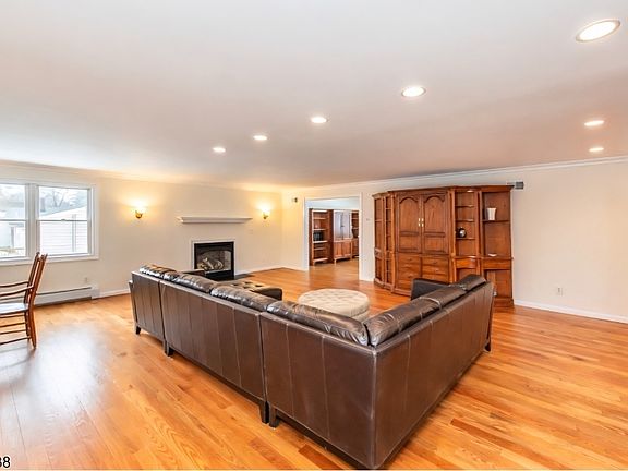 5th image of 5 Pin Oak Rd