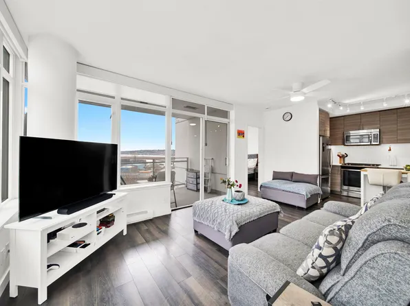 200 Nelsons Cres #307, New Westminster, BC V3L 0H4