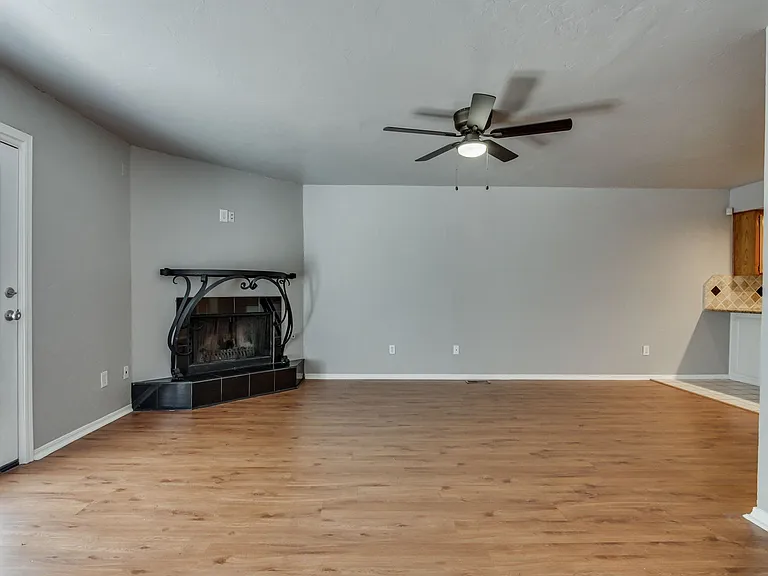 13813 Fairhill Ave — Photo 7