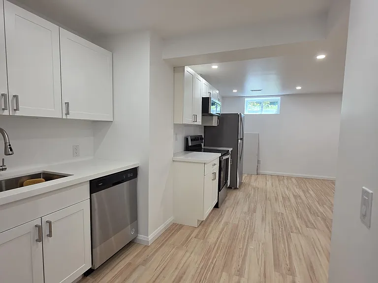 211 Cochrane Rd #BASEMENT — Photo 3