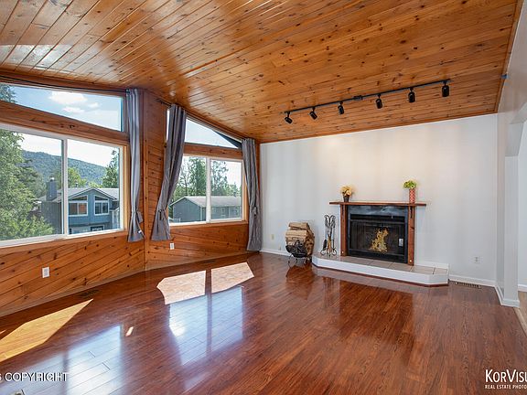 5th image of 18105 Misty Falls Cir
