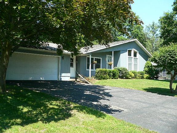2nd image of 404 Doty St