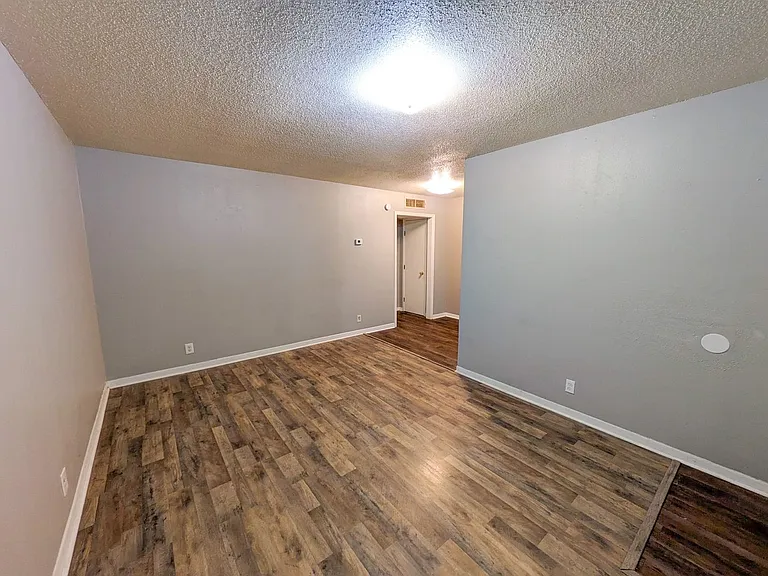 893-905 Campus St — Photo 22
