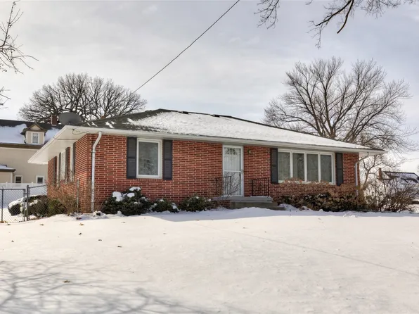 725 Circle Dr, Carlisle, IA 50047