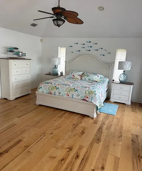 1405 S Riverside Dr — Photo 12