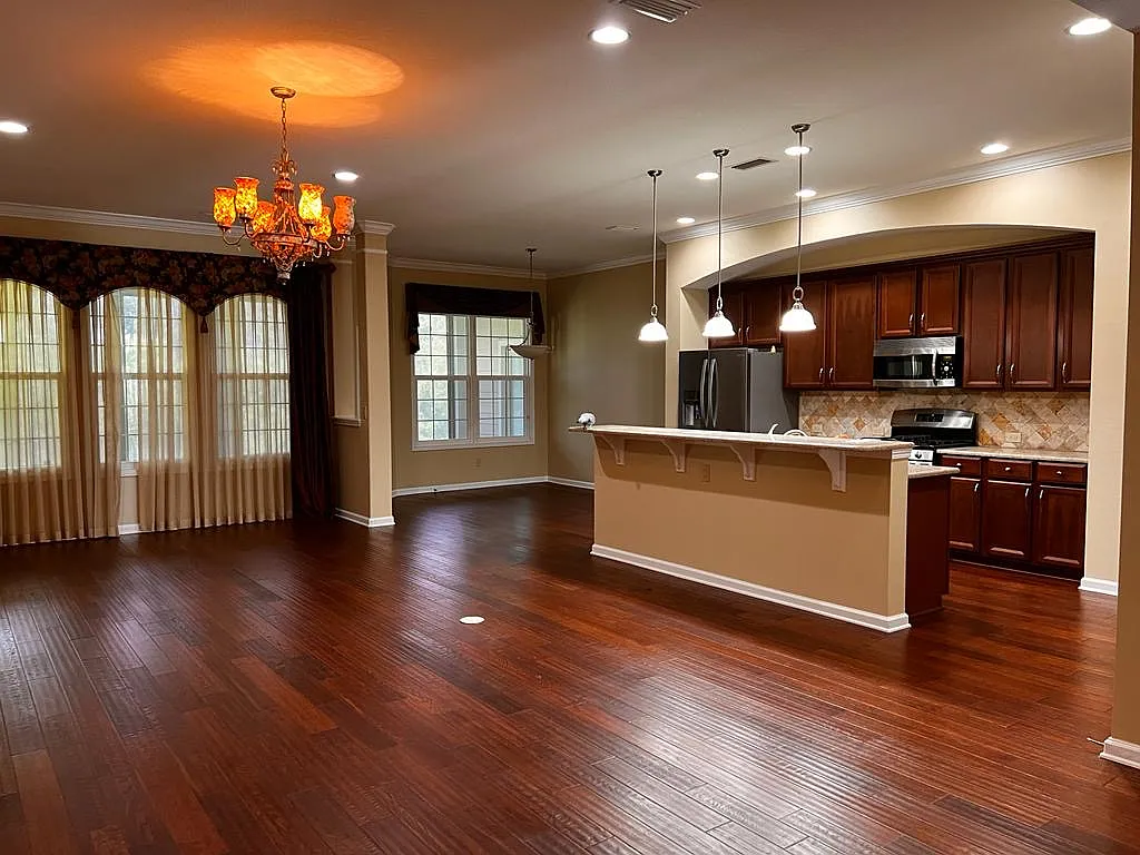 4 bed, 3738 sqft, $3,600 — Photo 3