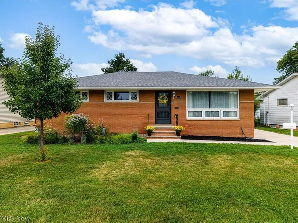6904 Reid Dr, Parma Heights, OH 44130