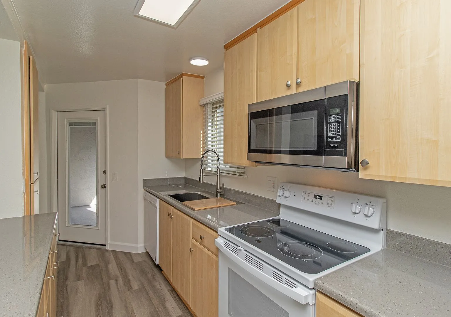 Adams Street Apartments — Photo 4