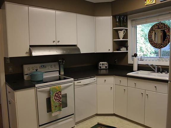 Eat-in Kitchen