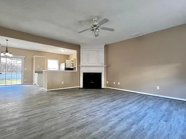 3 bed, 2.5 bath, 1316 sqft, $1,895 — Photo 3