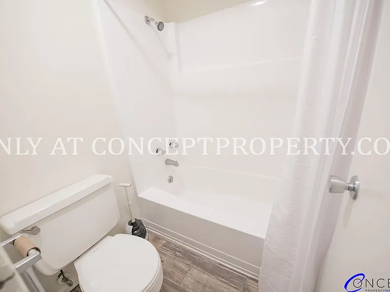 Foothill Terrace — Photo 23
