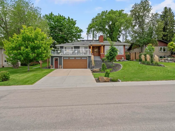 6523 Hardisty Dr NW, Edmonton, AB T6A 3V2